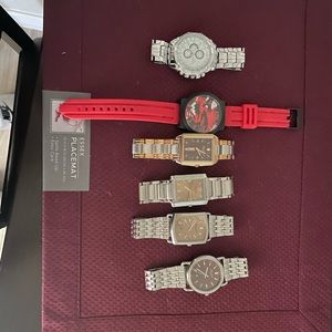 Selling my watches that’s i don’t use anymore. They all work very good